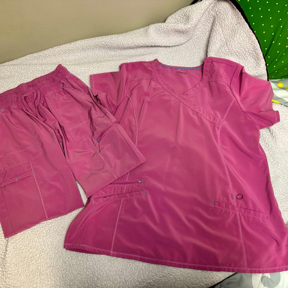 Women’s scrubs